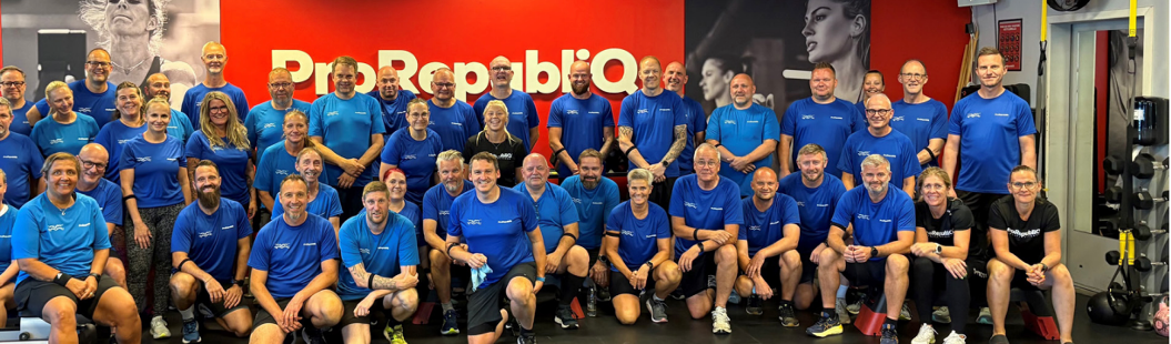 Stort hold samlet foran ProRepubliQ-væggen i centret i Kolding